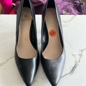 Nine West black pumps